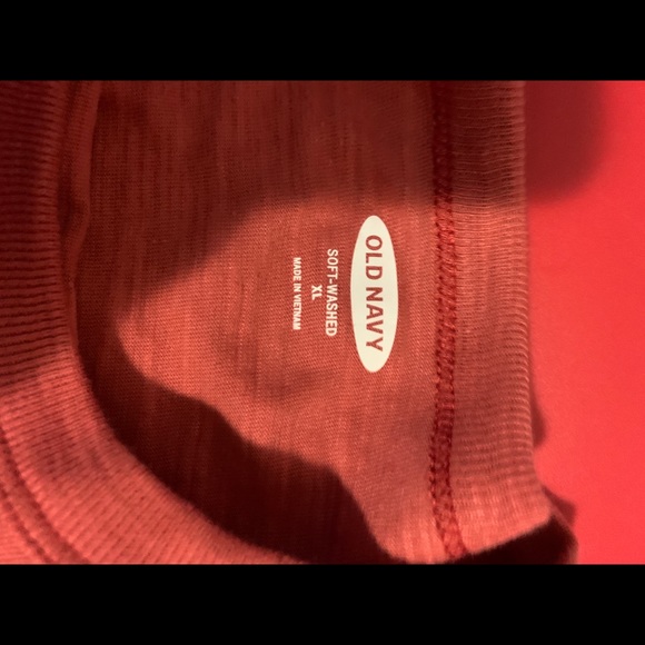 XL red shirt. NWT OLD NAVY. - Picture 5 of 6